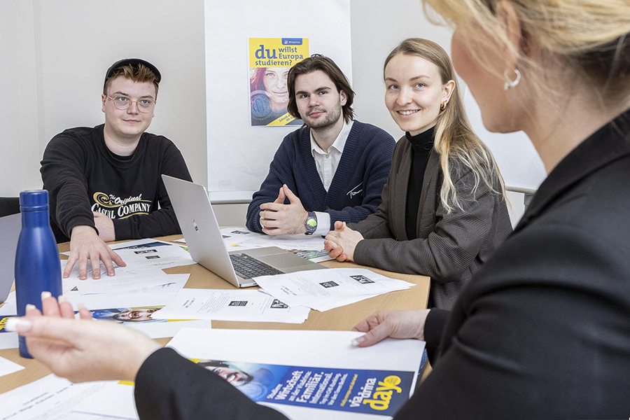 Course Image Comprehensive interview preparation focusing on self-presentation, effective interview techniques, industry-specific questions, and negotiation strategies4including the role of body language - Wintersemester 2025/2026